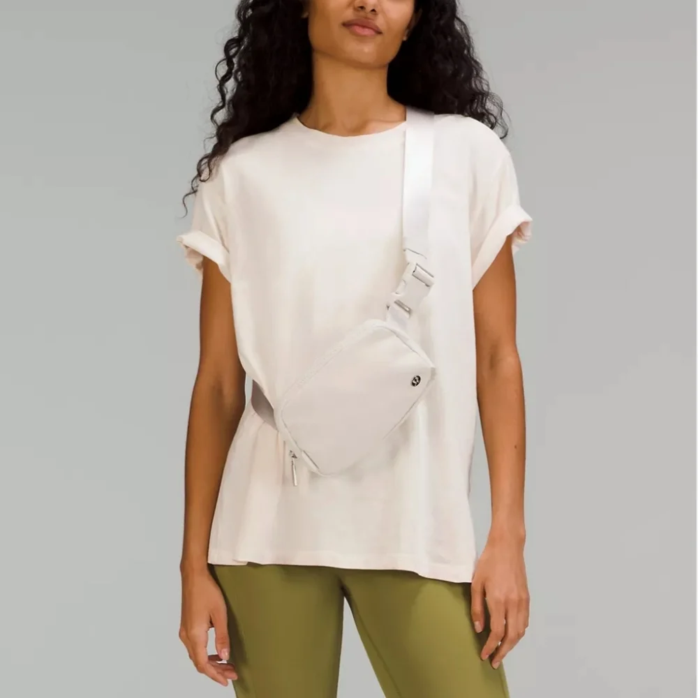 White opal Lululemon Athletica Everywhere Belt Bag NWT - Picture 2 of 8